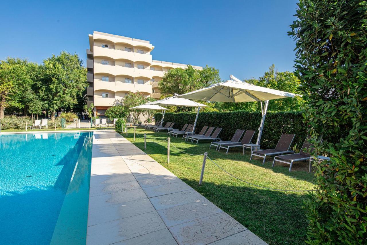 Hotel La Pergola Линьяно-Саббьядоро Экстерьер фото