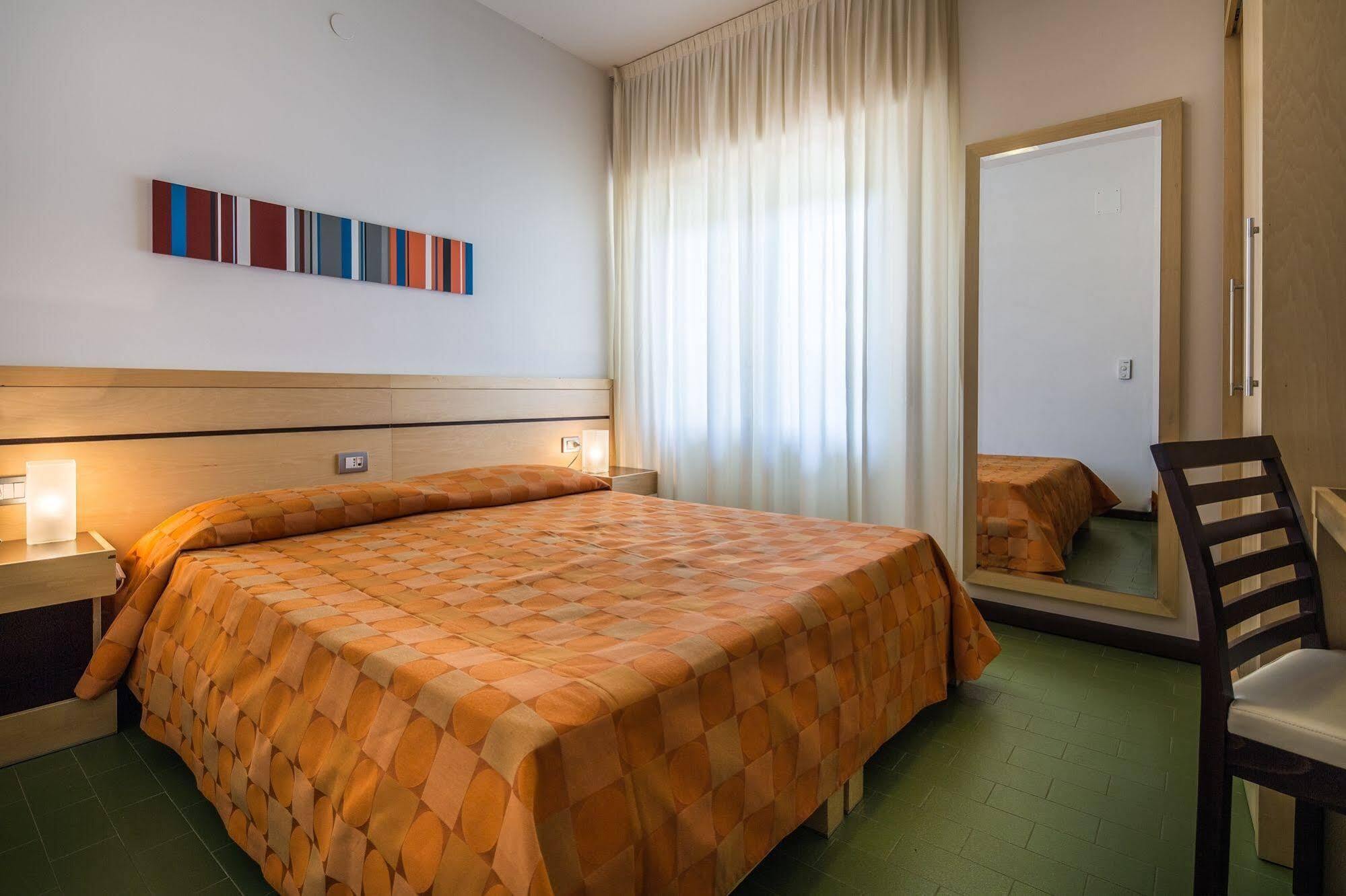 Hotel La Pergola Линьяно-Саббьядоро Экстерьер фото
